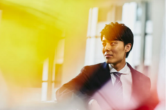 后浪汹涌，中年职场人该如何应对？